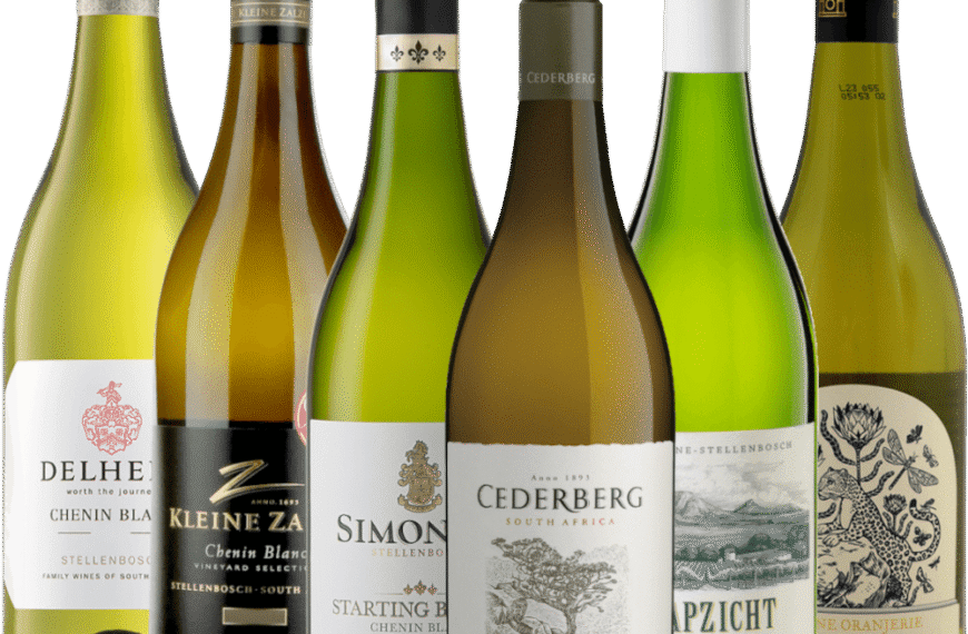 Flaskor med chenin blanc som visar vinets färg och struktur