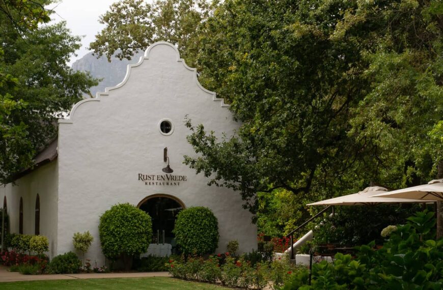 Rust en Vrede vingård i Stellenbosch på Helderbergs sluttningar.
